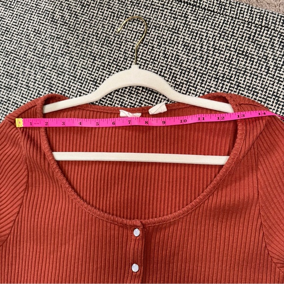 Levi’s Ribbed Button Up - Picture 10 of 10